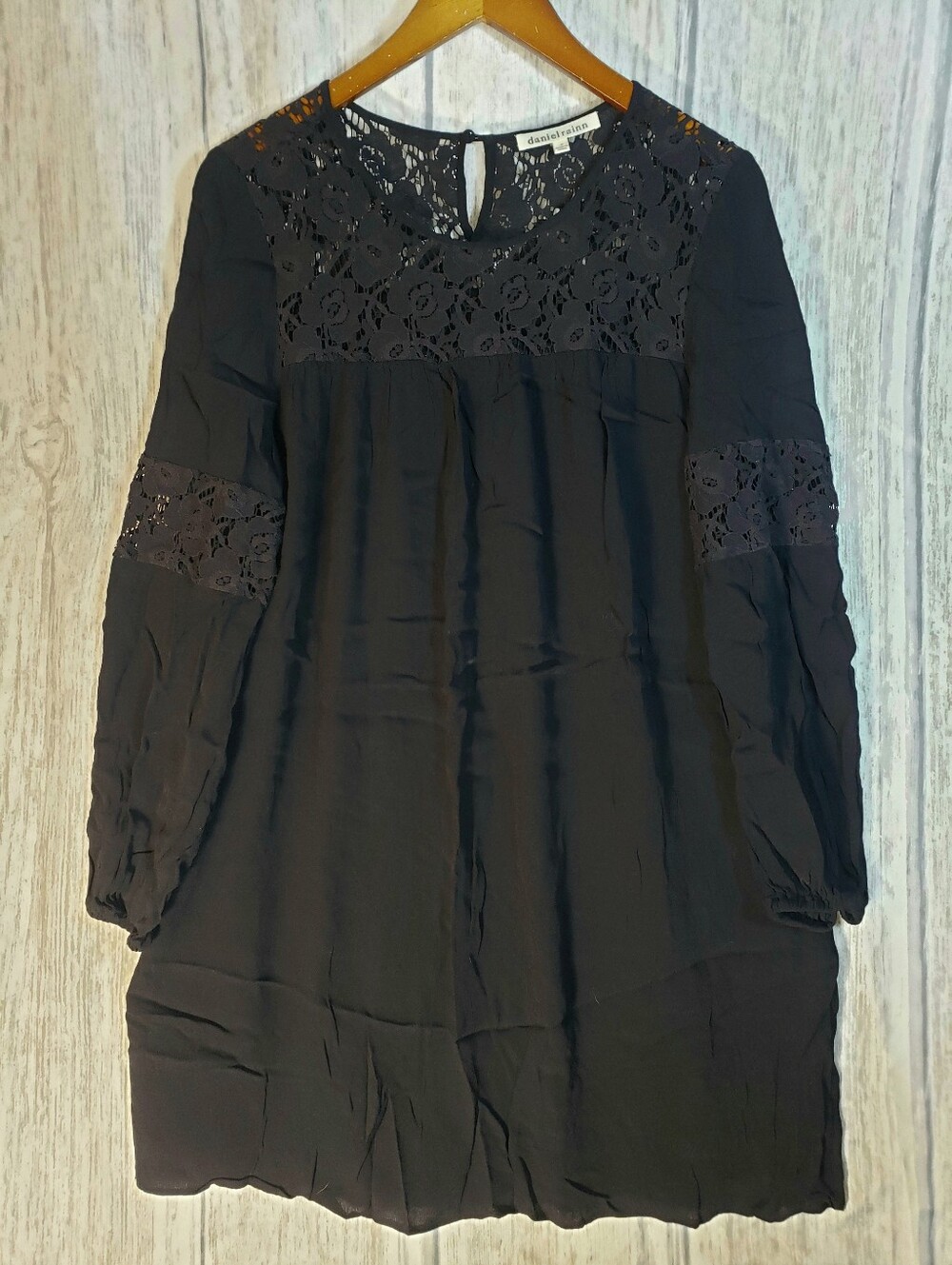 Daniel Rainn black shift dress floral lace yoke & Sleeve Pannels Lined Medium
